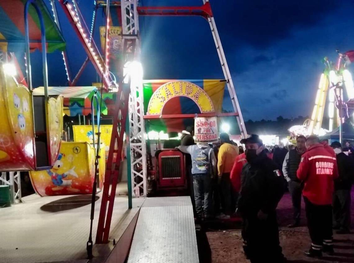 Adolescente muere tras caer de un juego mecánico en feria de Edomex