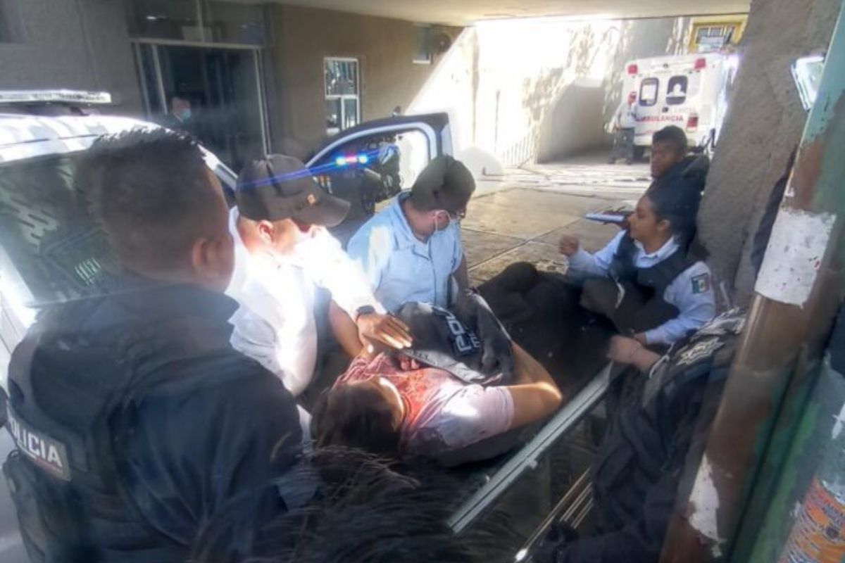 Bebé nace en una patrulla con ayuda de policías de Nezahualcóyotl