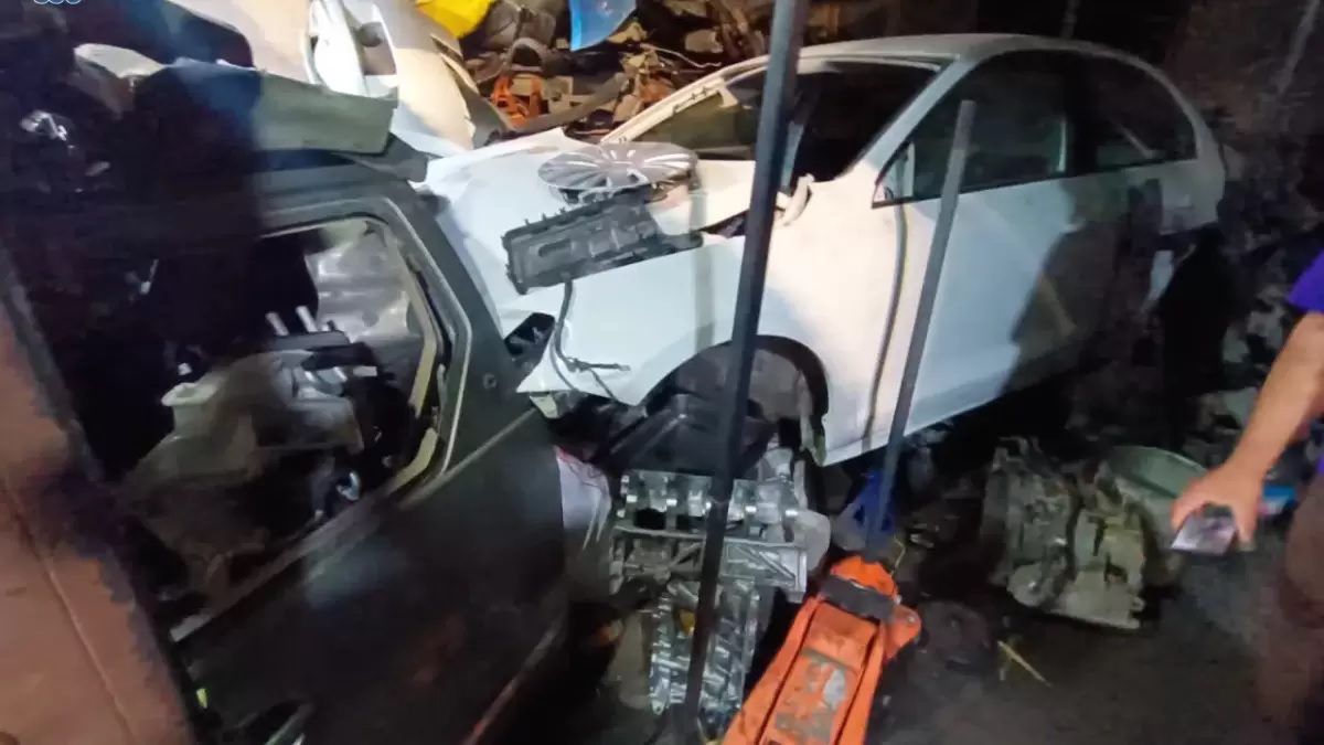 Decomiso en Iztapalapa una tonelada de autopartes y autos robados