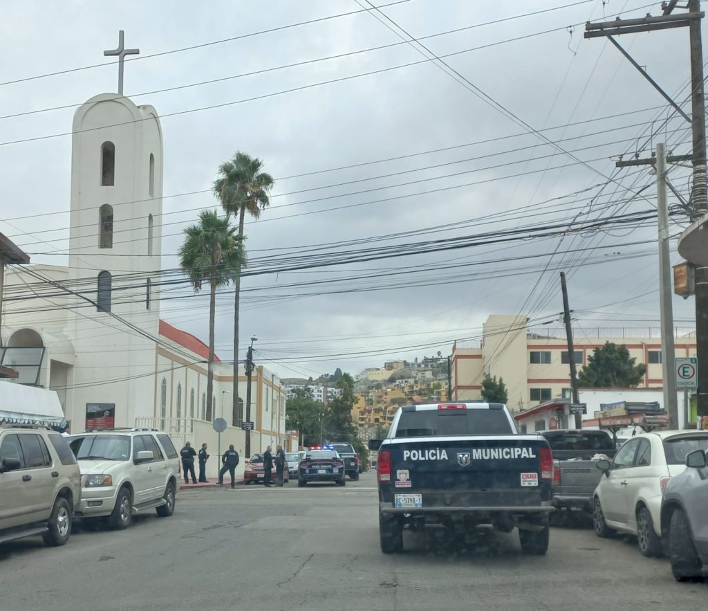 Delincuentes asaltan a feligreses en pleno bautizo en iglesia de Tijuana