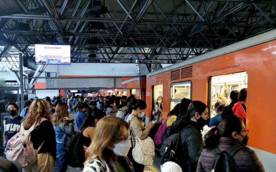 Línea 2 del Metro de la CDMX suspende servicio por revisión de tren