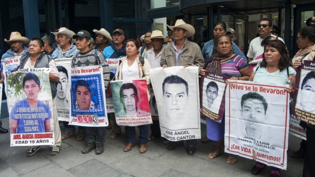 Padres de los normalistas de Ayotzinapa