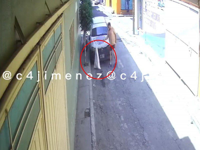 Sujeto arrojar a un gato adentro de costal en Ecatepec