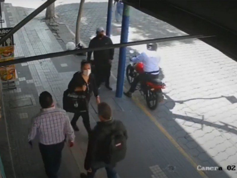 Sujetos le roban 80 mil pesos a una mujer al salir del banco