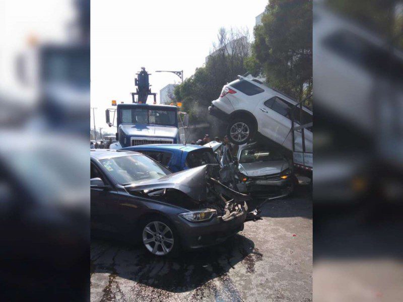 Tractocamión provoca choque múltiple en la México-Toluca