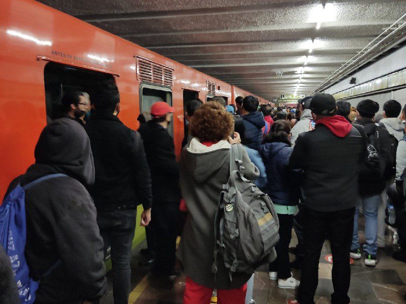 Reportan aglomeraciones y fallas en las líneas 3, 7 y 9 del Metro CDMX