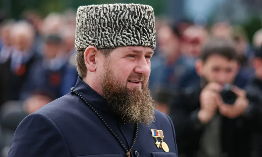 Líder checheno manda a Ucrania a sus hijos adolescentes para combatir a favor de Rusia