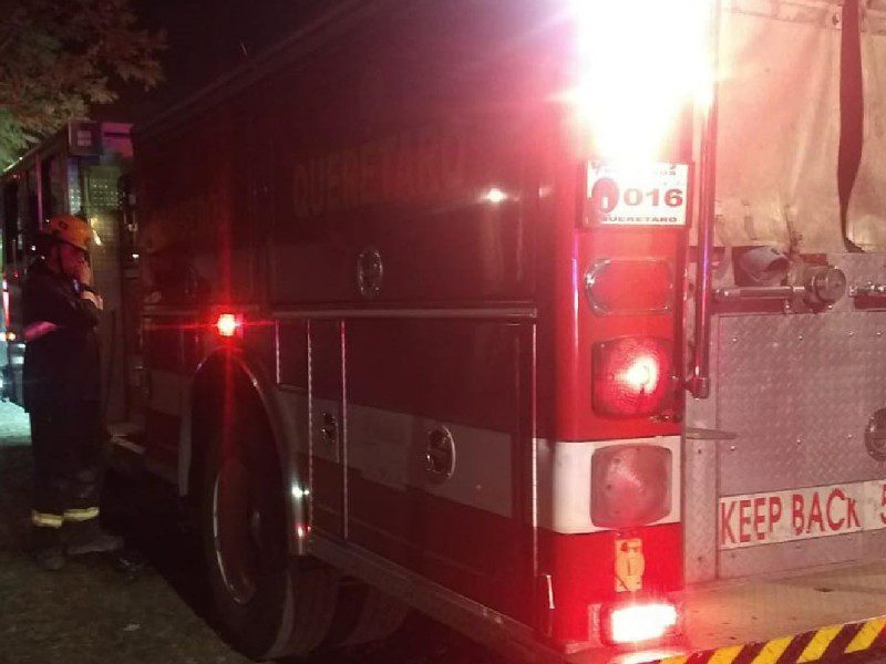 Hombre incendia su casa para evitar que lo anexen, en Querétaro