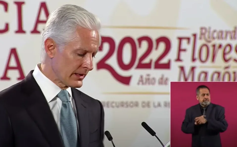 Gobernador de Edomex destaca construcción de obras viales para conectar al AIFA