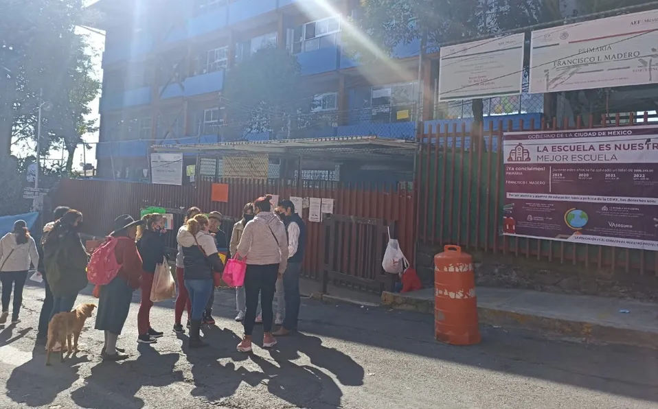 Padres bloquean acceso a primaria en denuncia por casos de bullying