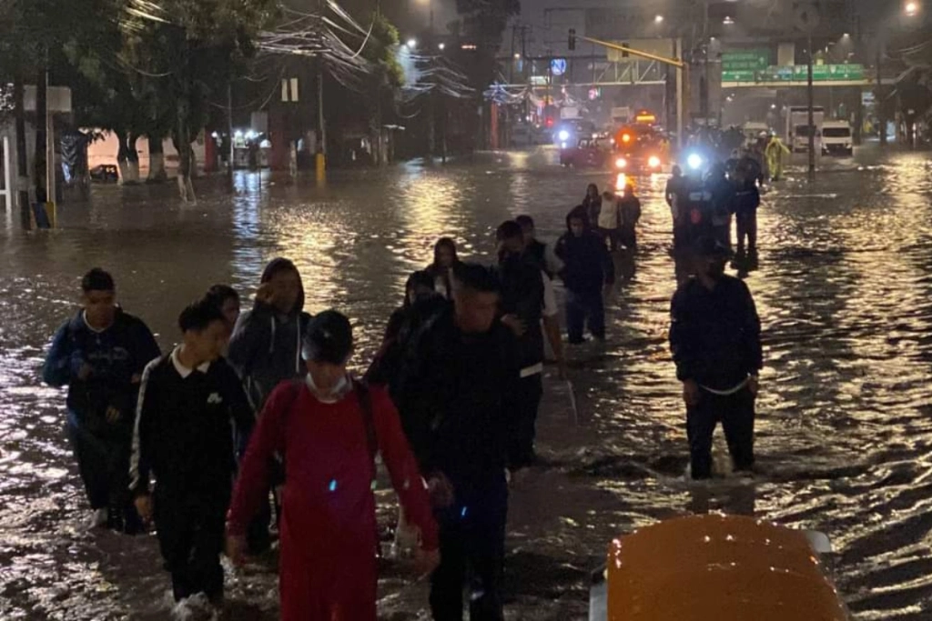 Se registraron inundaciones de más de un metro en Tultitlán tras fuertes lluvias #VIDEOS