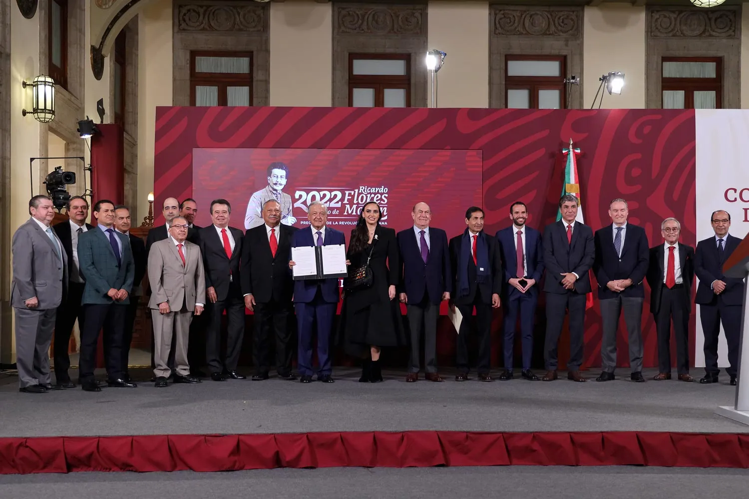 Empresas asumirán responsabilidad si hay desgracia por Licencia Única Universal: AMLO