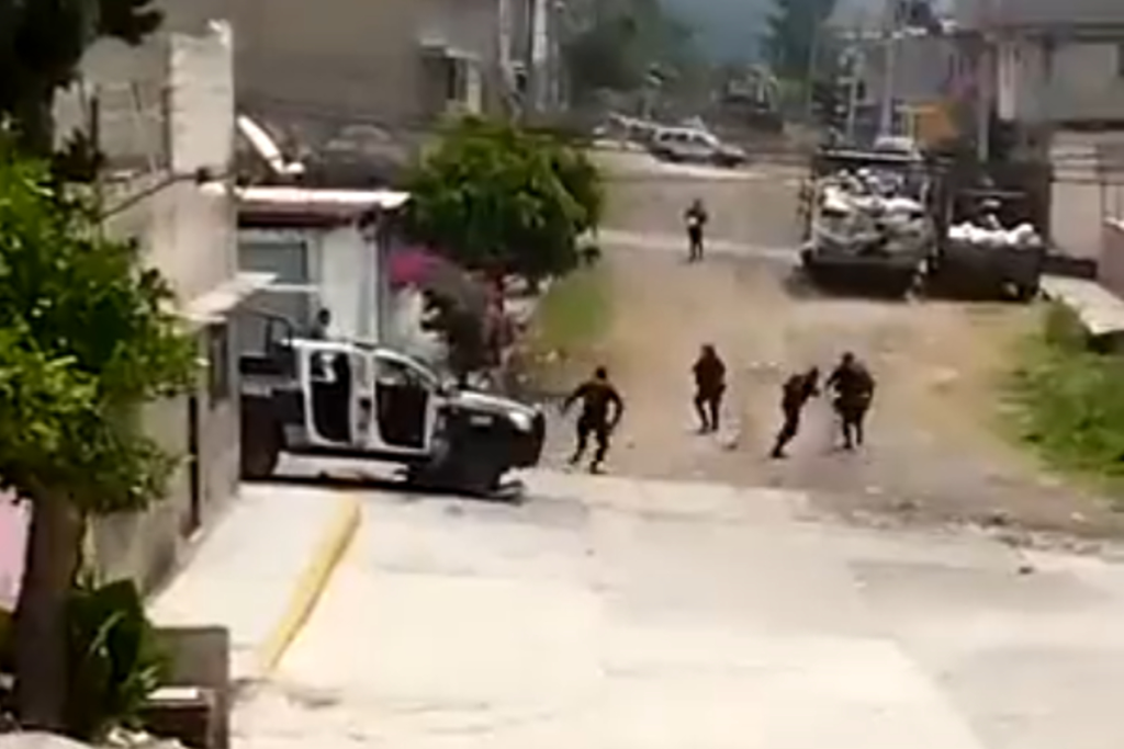 Pobladores agreden a policías en Ecatepec para evitar detención de asaltantes #VIDEO