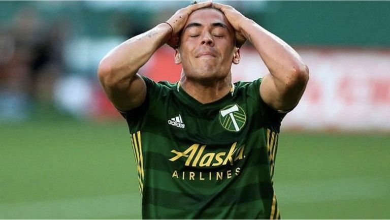 Brian Fernández, exdelantero del Necaxa, es detenido por apedrear transporte público