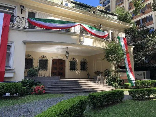 Exempleado toma la Embajada de México en Argentina