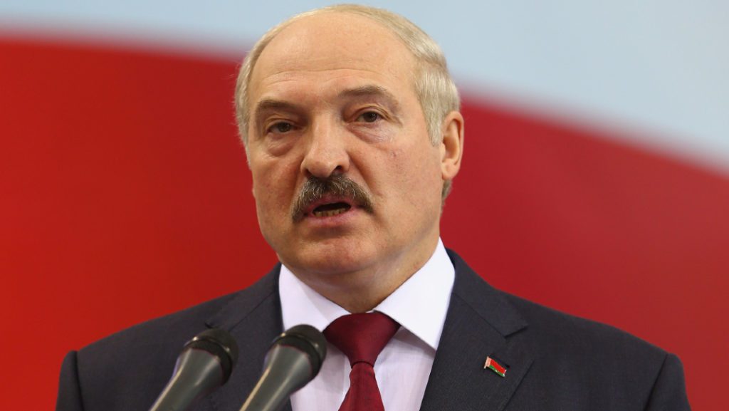 El presidente de Bielorrusia "prohíbe" el aumento de precios en el país