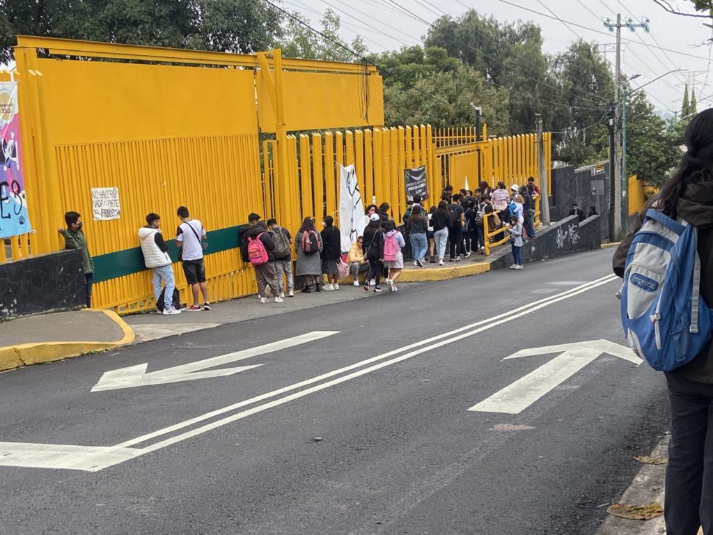 Encapuchados toman las instalaciones del CCH Vallejo, Naucalpan y Sur de la UNAM