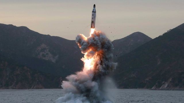 Corea del Norte dispara dos nuevos misiles por ejercicios de EU y Corea del Sur