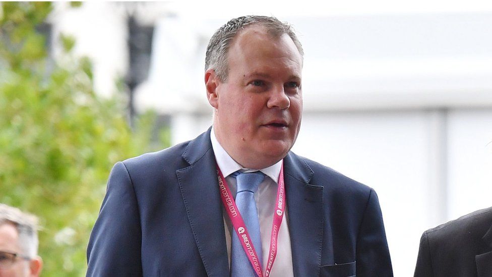 Expulsan al secretario de Comercio británico por una "falta grave" con un joven