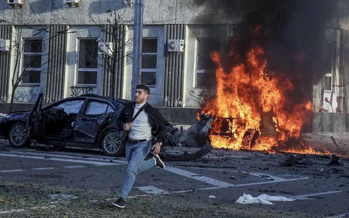 Bombardeos en Ucrania son un "primer episodio", advierte expresidente ruso