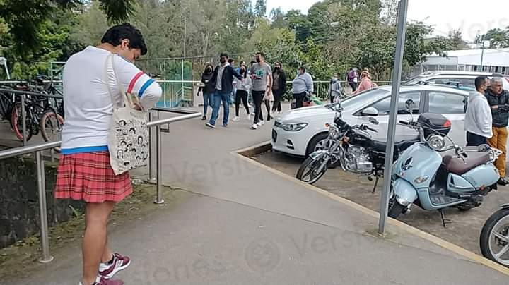 Profesores y alumnos en Veracruz visten con faldas por experimento social