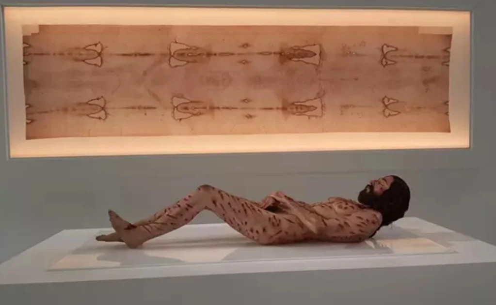 Recrean con látex el cuerpo de Jesús con base en la sábana santa