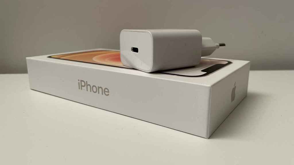 Apple es multado con 19 mdd en Brasil por negarse a vender iPhone con cargador