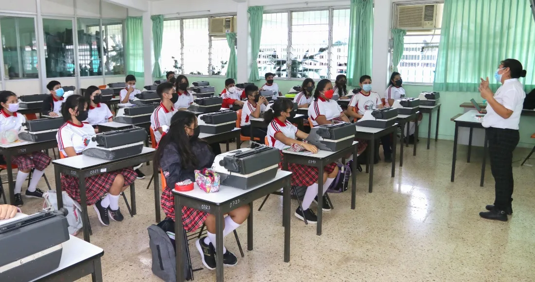 SEP recomienda mantener el uso del cubrebocas en las escuelas en la CDMX