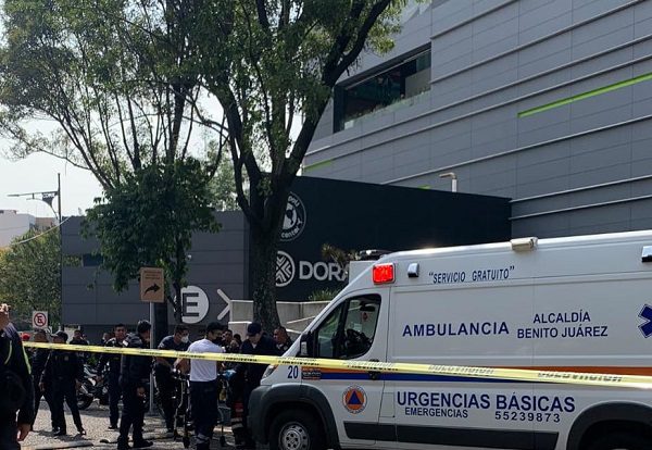 Reportan un muerto tras balacera en la Plaza Metrópolis, en la colonia Escandón