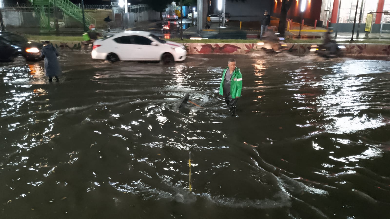 Llueve en 7 alcaldías de CDMX y retrasos en el Metro la mañana de este martes