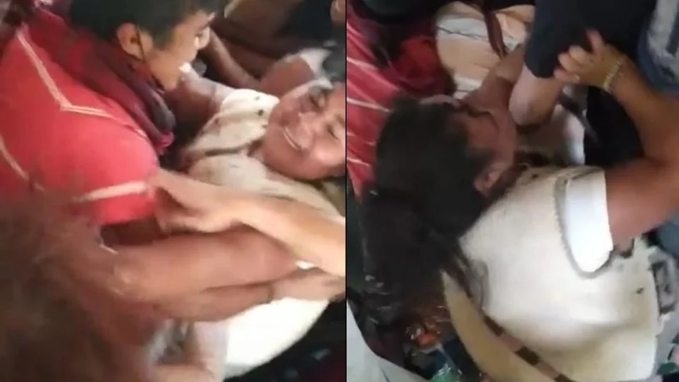 Mujeres se agarran a golpes en vagón del Tren Ligero de CDMX #VIDEO