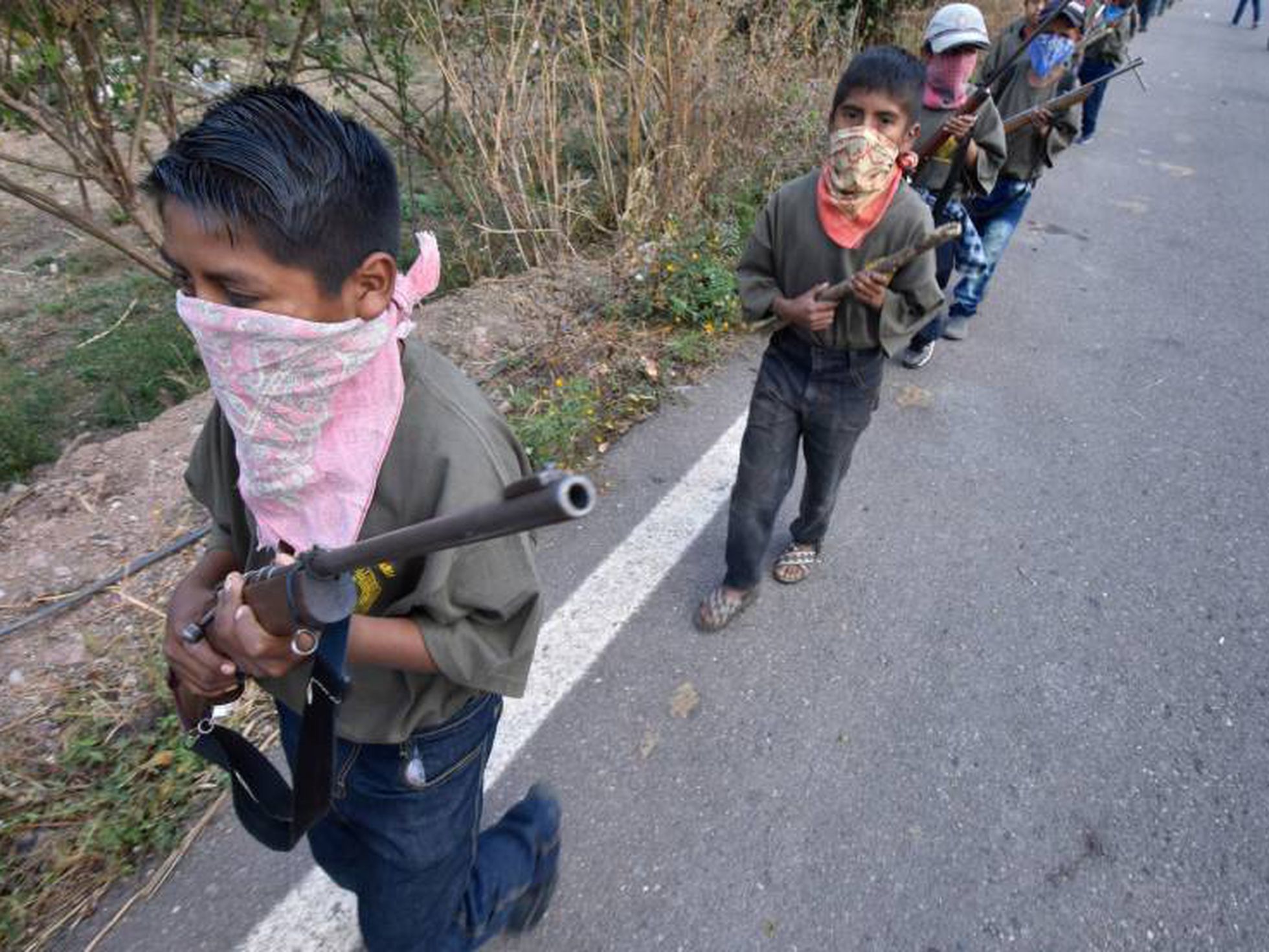 Monreal propone 20 años de cárcel a quien reclute menores para el crimen organizado