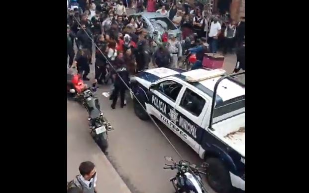 Denuncian abuso policial en Tultepec contra estudiantes de prepa #VIDEOS