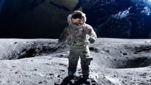 Estafador finge ser astronauta y le pide dinero a abuelita para “volver a la Tierra”