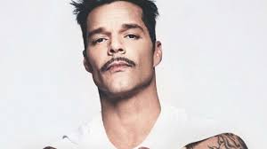 Hermana de Ricky Martin desmiente acusaciones de su propio hijo sobre el cantante