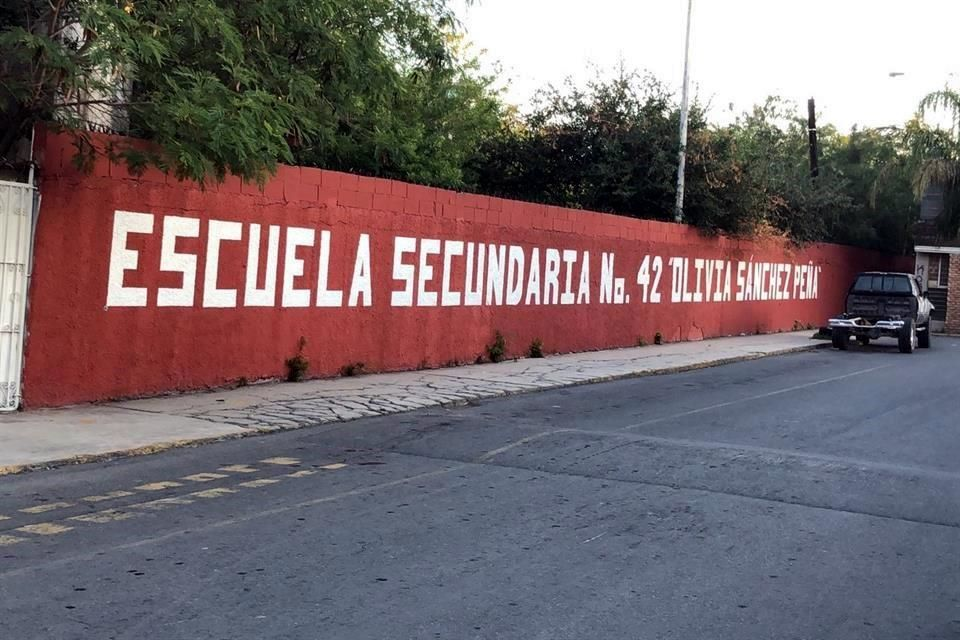 Detienen a menor de 13 años en secundaria de Monterrey por llevar arma en la mochila