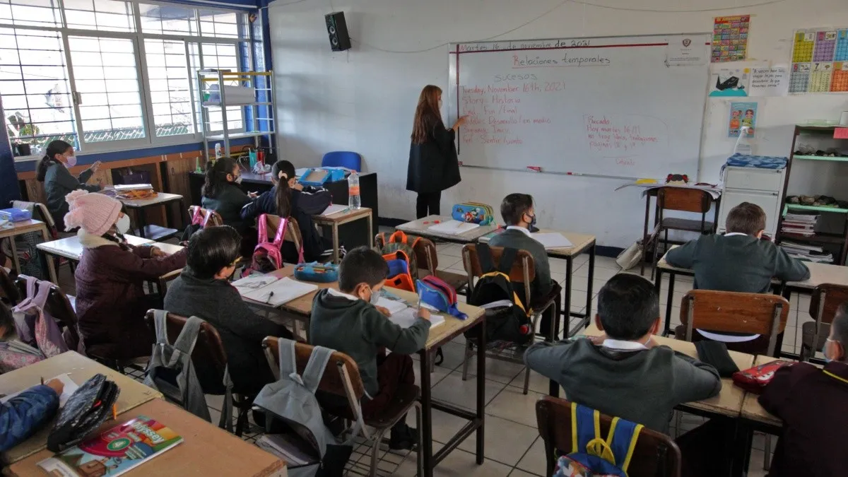 AMLO culpa a oposición de suspensión de aplicación de plan de estudios piloto