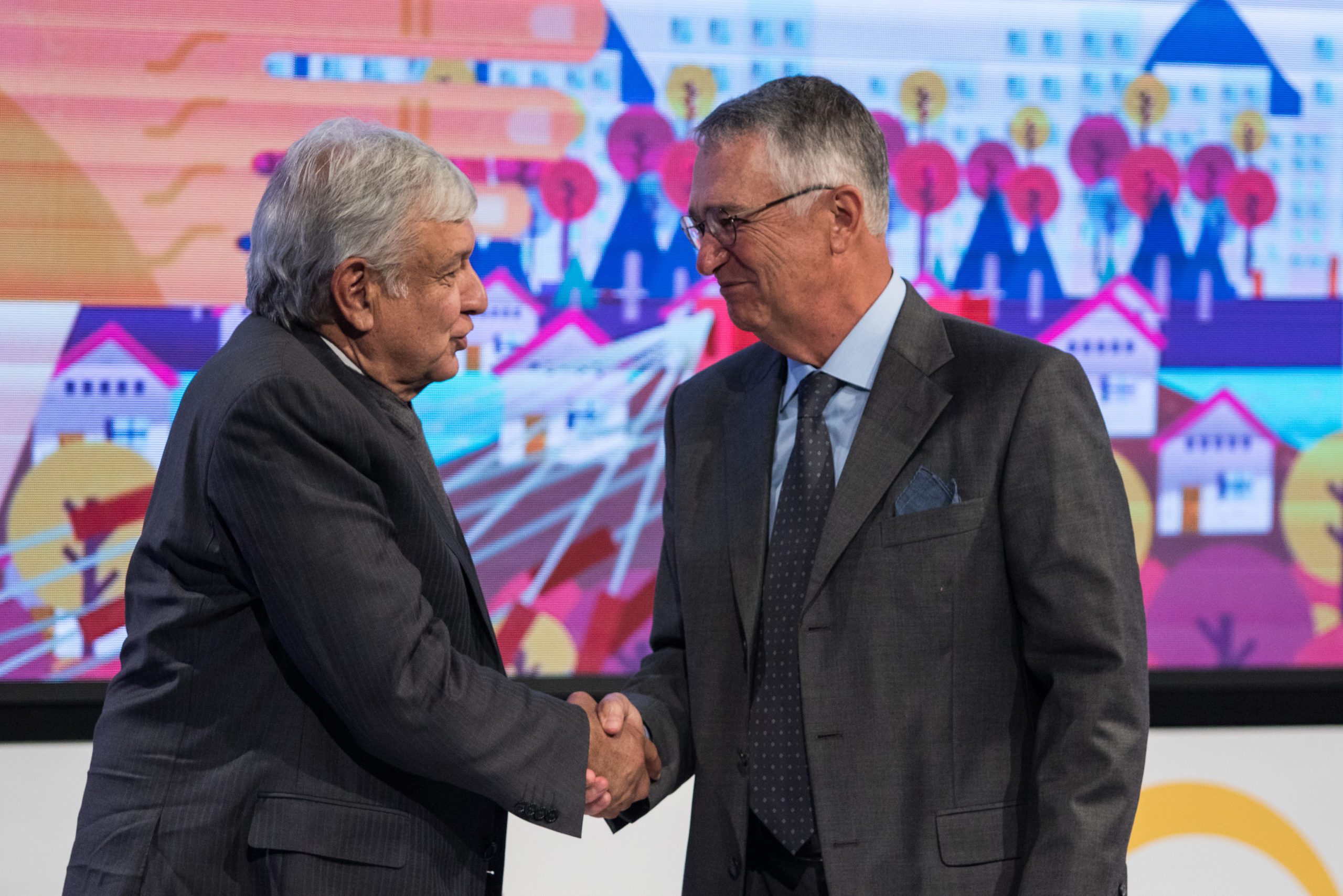 Empresas de Salinas Pliego saldaron impuestos, pero aún les falta, revela AMLO