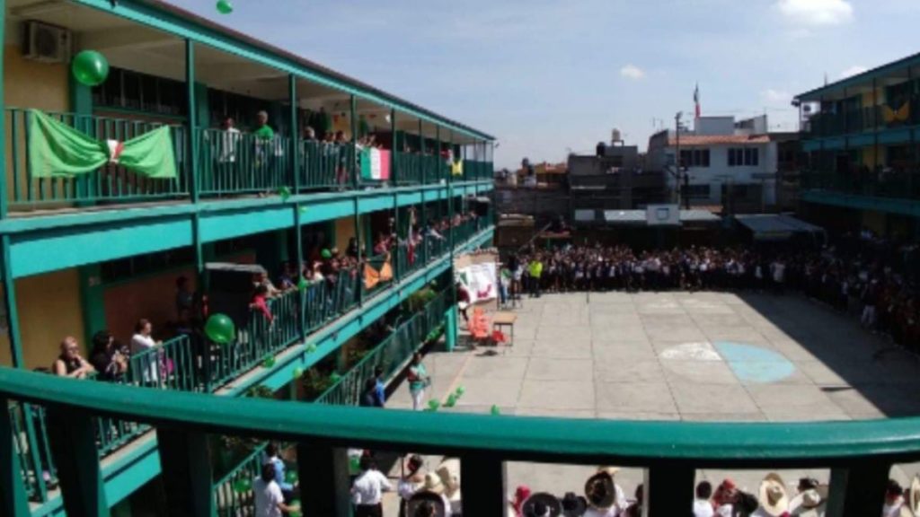 Alumno de secundaria apuñala a compañero en pleno salón de clases, en Iztapalapa