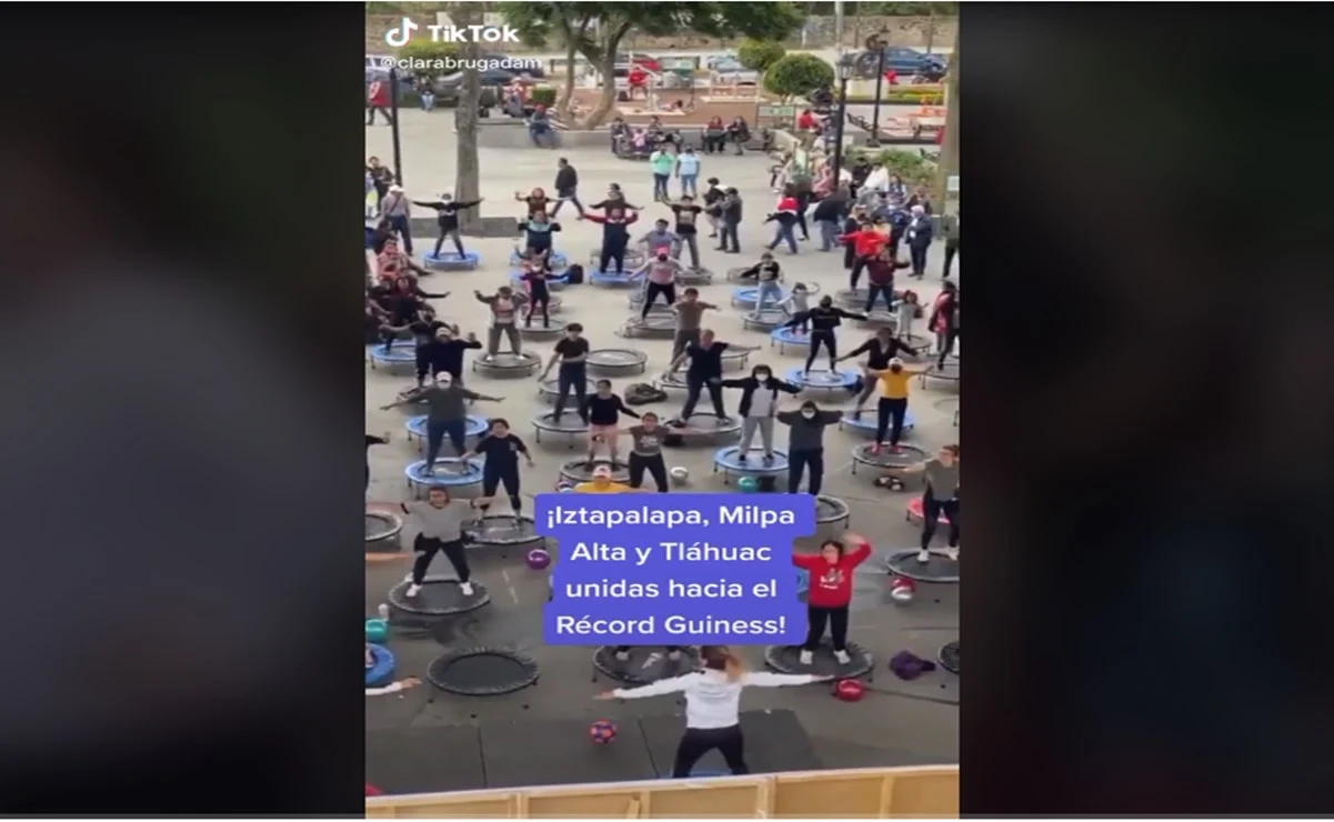 Capitalinos rompen récord de la Clase de Trampolines Fitness más grande del mundo