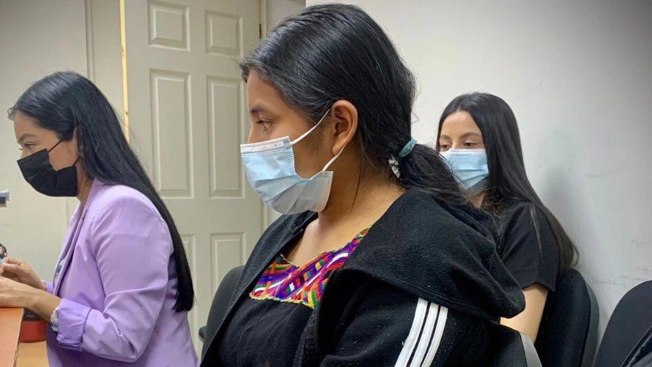 Liberan a joven que mató a su esposo luego de que quemara con atole a su bebé