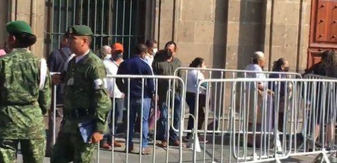 AMLO se reúne en Palacio Nacional con los padres de los 43 normalistas de Ayotzinapa