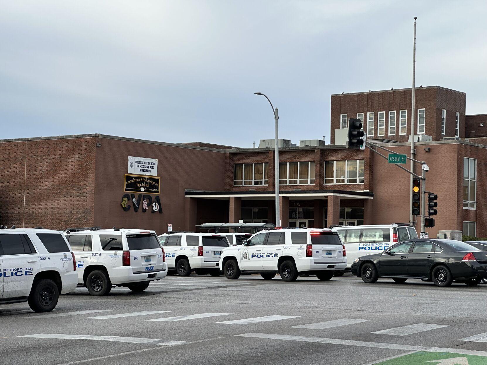 3 muertos y 6 heridos tras tiroteo en secundaria en Missouri