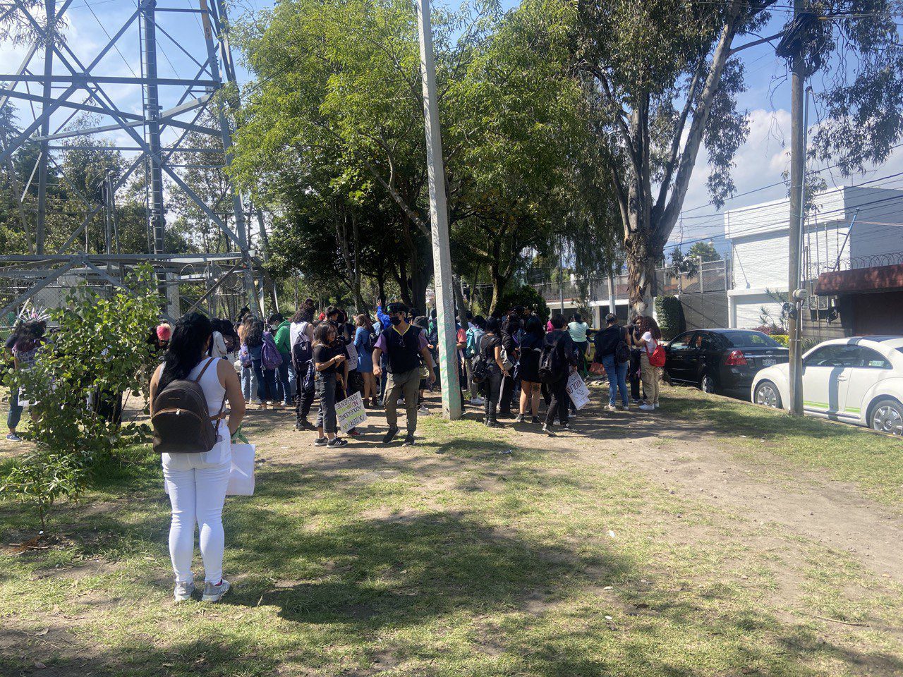 Alumnos del CCH Sur exigen justicia por alumna abusada; Sheinbaum ofrece asistencia