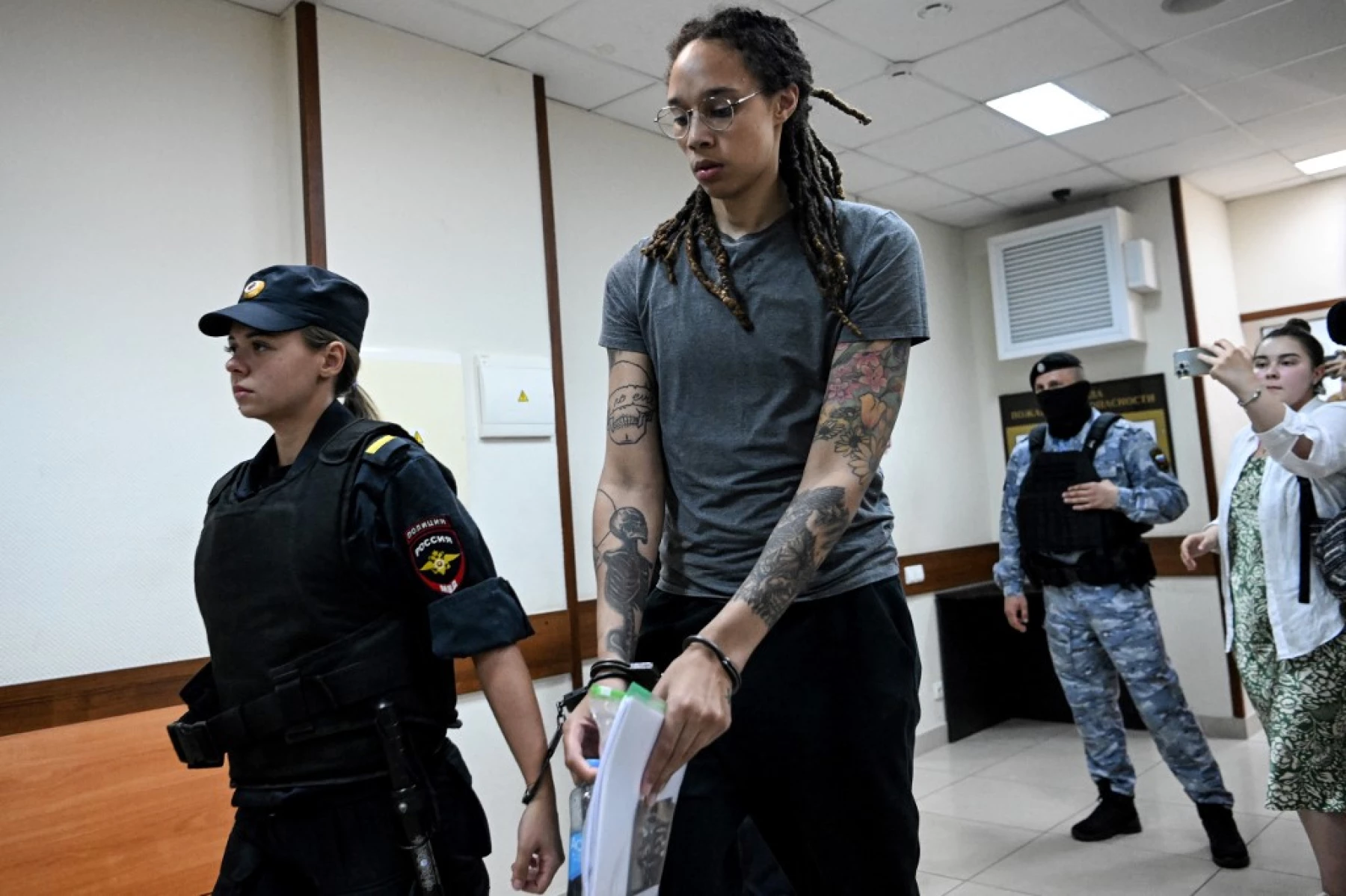 Tribunal confirma condena de 9 años de cárcel para Brittney Griner, estrella del baloncesto de EU