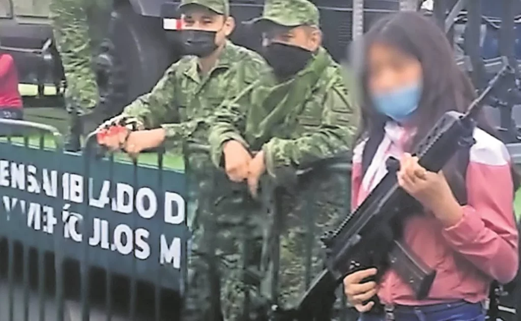 Detienen a militares que prestaron fusil a civiles en desfile de Independencia
