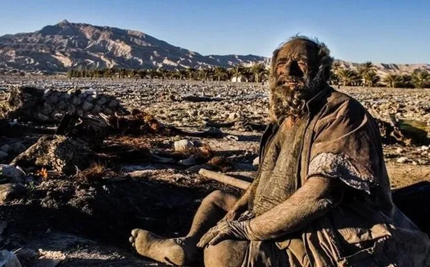 Muere el "hombre más sucio del mundo"; tenía 94 años y ninguna afección