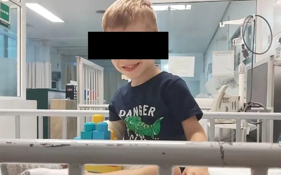 Trasladan de México a España a niño con tumor cerebral para ser operado