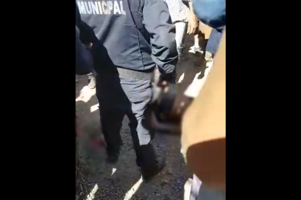 Presuntos huachicoleros linchan a policía en Tulancingo, Hidalgo