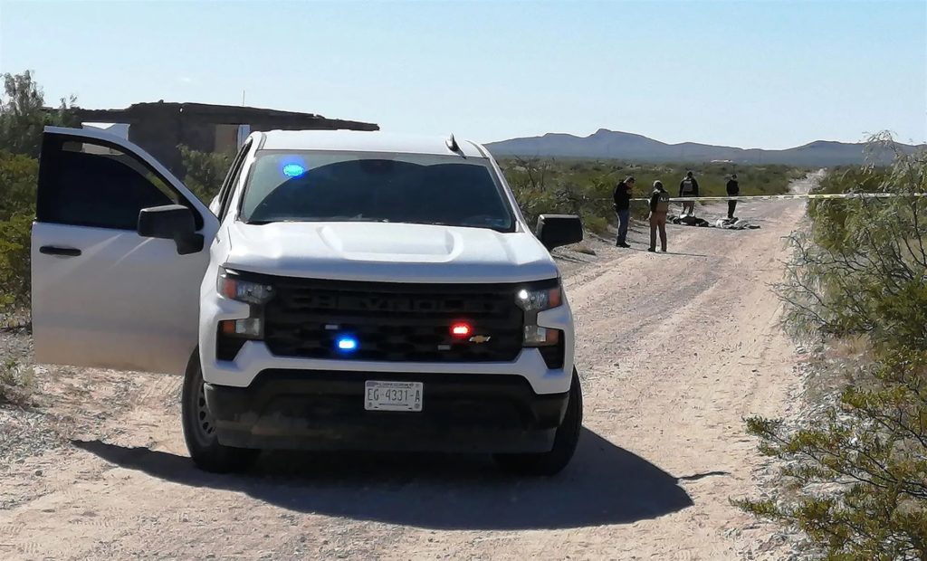 Abandonan los cuerpos de seis presuntos traficantes en una camioneta en Ciudad Juárez